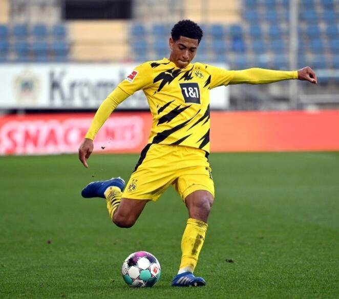 LPL史上最没有悬念的让二追三，国产中单还得看他，暴打世界冠军