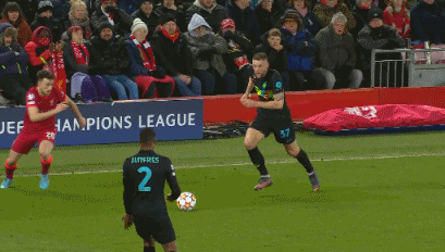 东体：在申花跟训的谢初筠生在澳洲